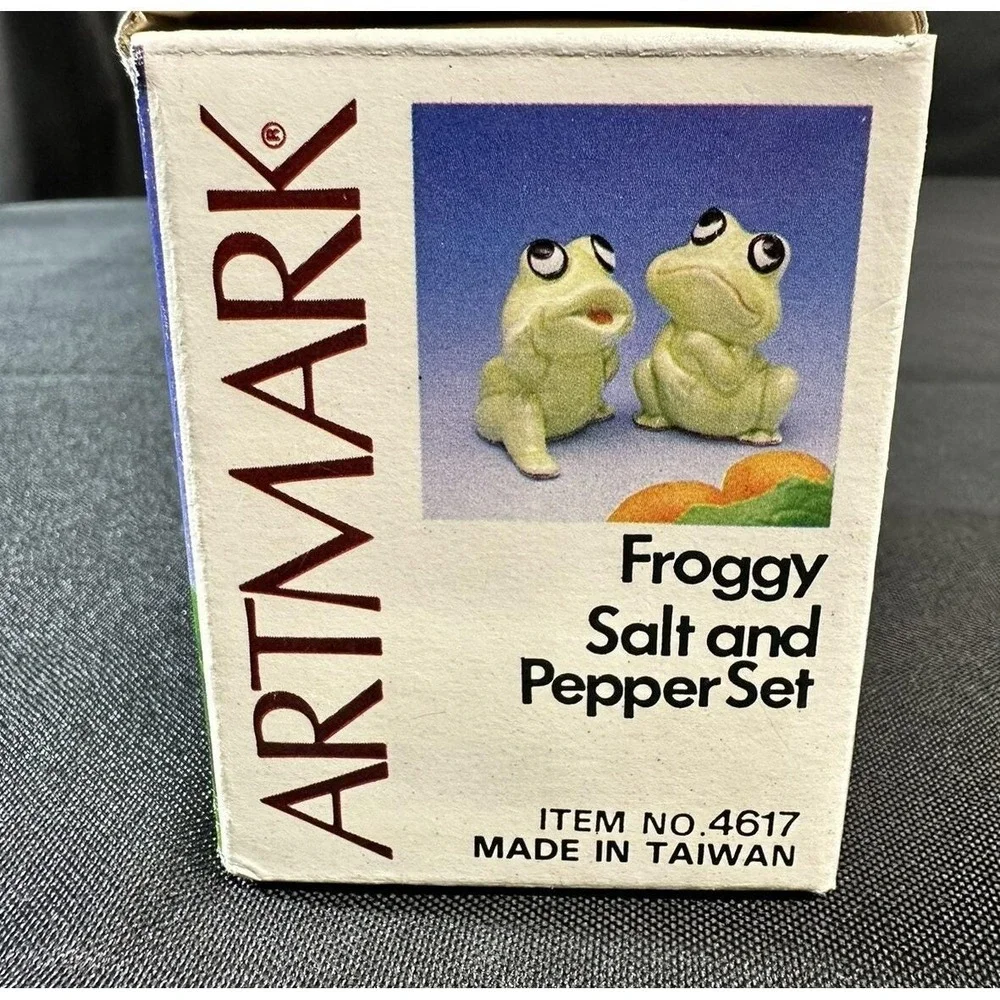 Vintage Artmark Froggy Salt And Pepper Shakers Frog Made in Taiwan 1986